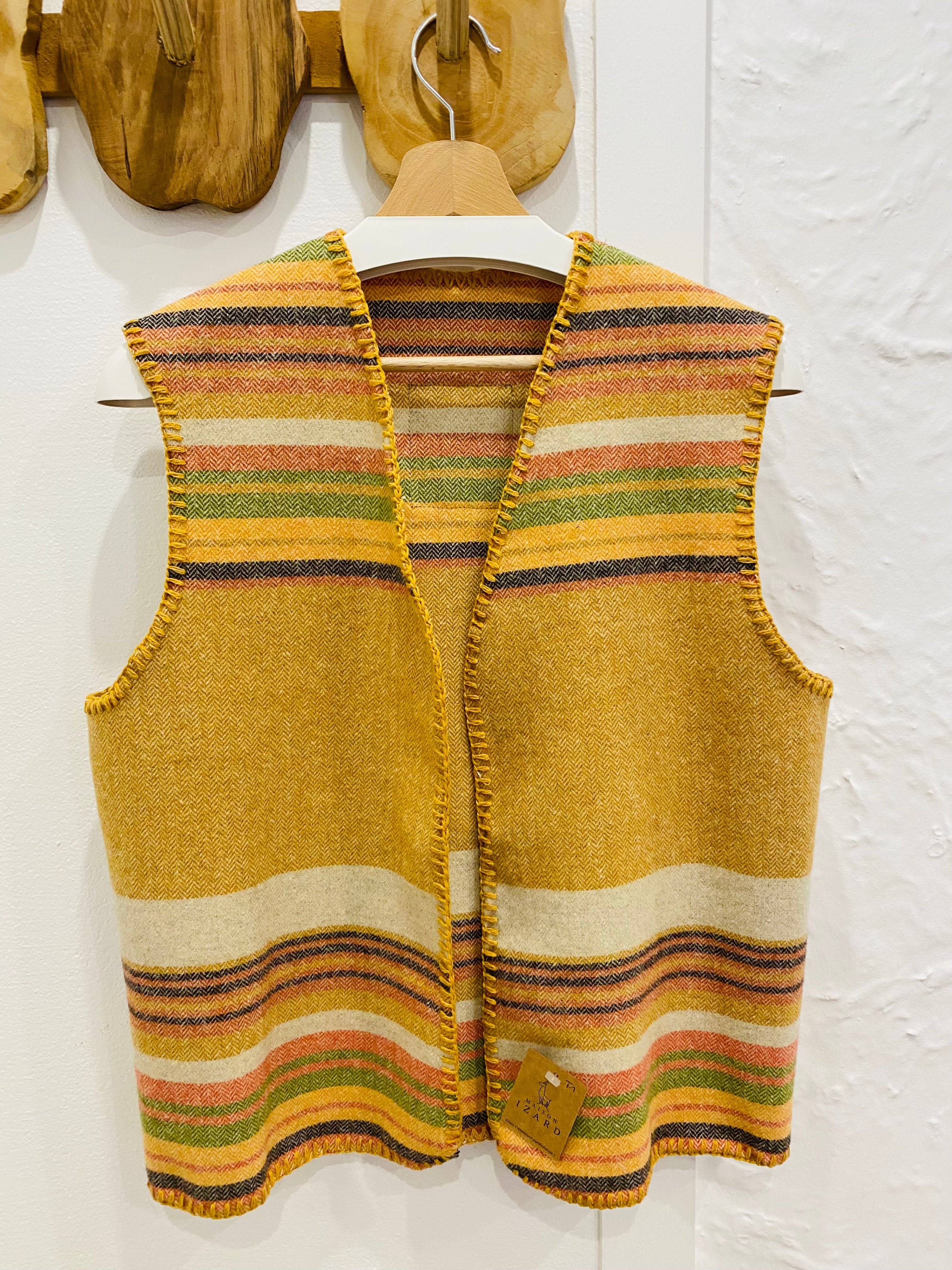 Gilet sans manche laine recyclée francaise, bayadère à rayures jaune ocre moutarde, made in france, Pyrénées