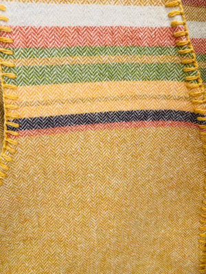 Gilet sans manche laine recyclée francaise, bayadère à rayures jaune ocre, motif chevrons, made in france, Pyrénées