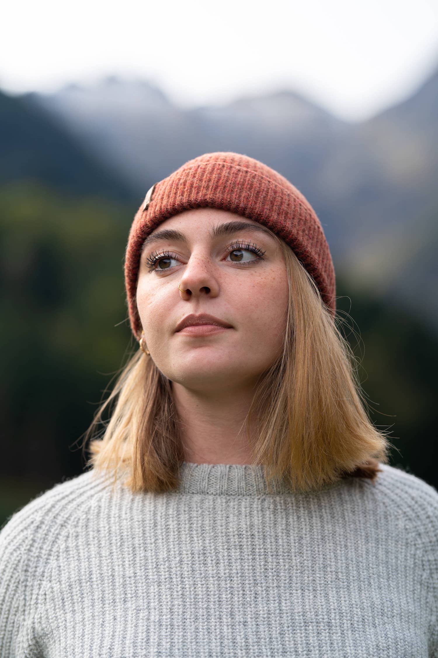 bonnet femme éthique et responsable, cognac, rouge brique, rouille, en laine des Pyrénées et coton recyclé ♻️, made in France 🇫🇷, maison izard