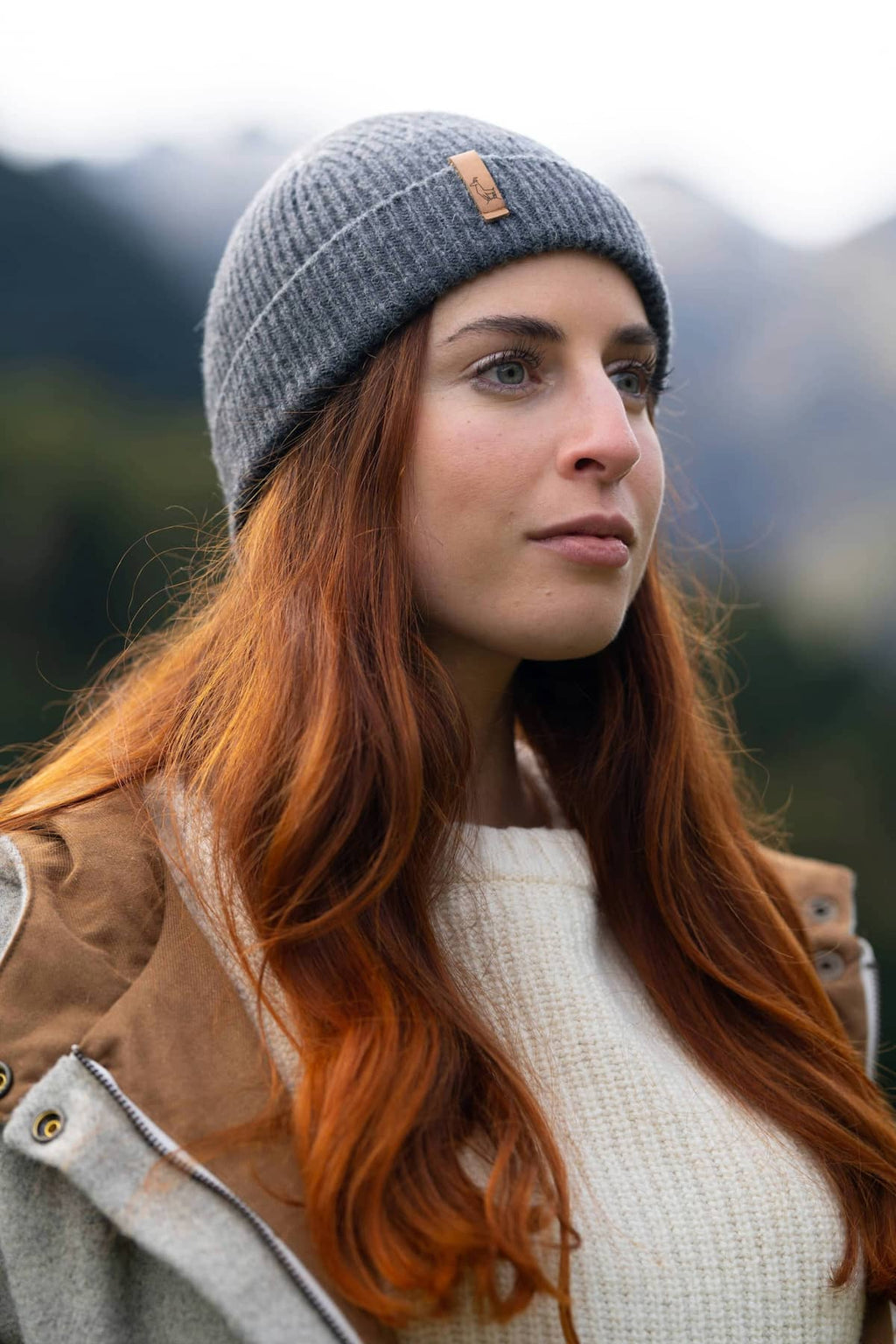 bonnet femme éthique et responsable, gris anthracite, en laine des Pyrénées et coton recyclé, made in France  maison izard