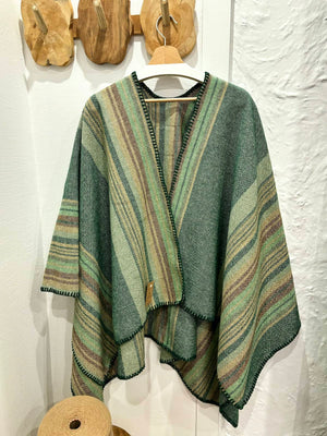 cape poncho plaid éthique laine recyclée francaise bayadere vert sapin rayures made in france Pyrénées