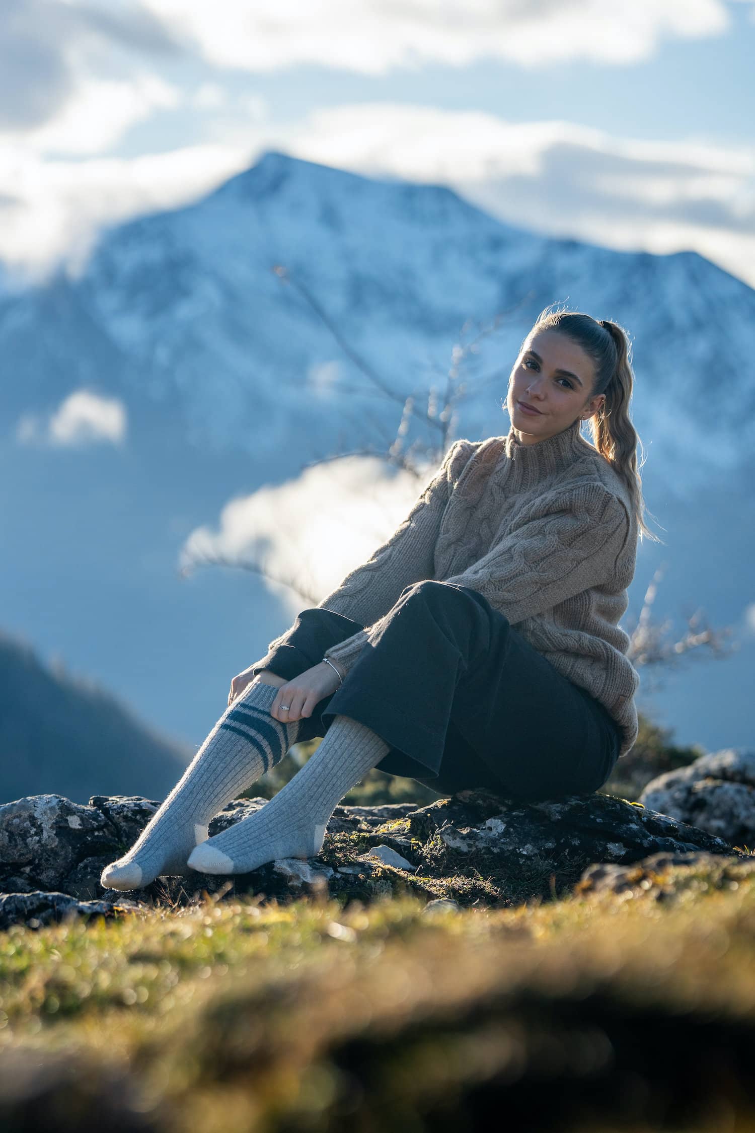 chaussettes tricolores en laine éthiques et responsables, gris clair, bleu océan et blanc écru, laine des Pyrénées et coton recyclé, made in France, maison izard