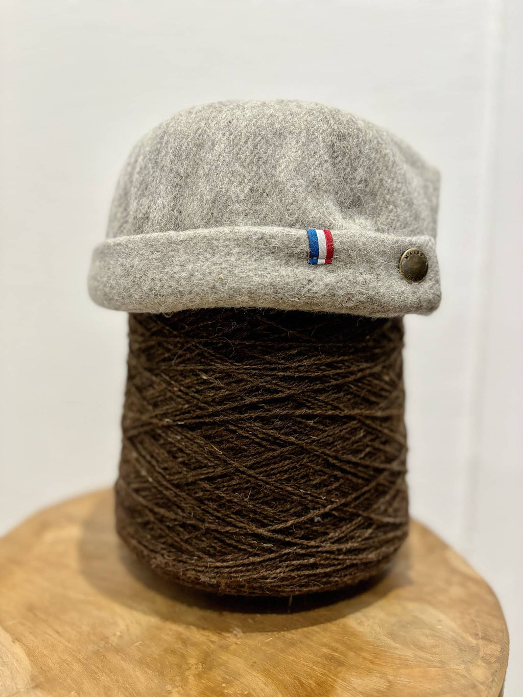 bonnet docker, gris clair, laine des Pyrénées, made in France, maison izard