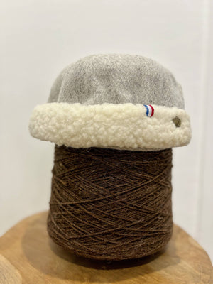 bonnet docker, gris clair, toison, laine des Pyrénées, made in France, maison izard