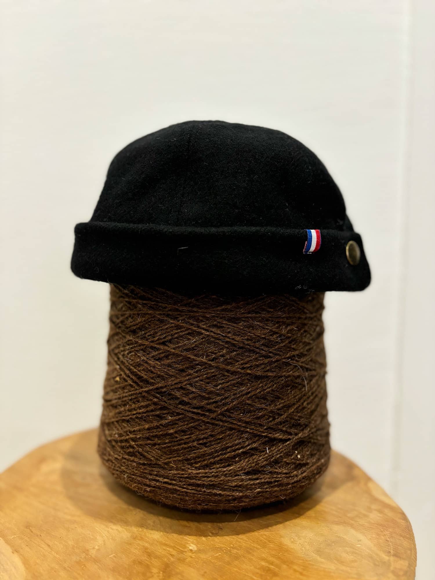 bonnet docker, noir, laine recyclée, made in France, maison Izard