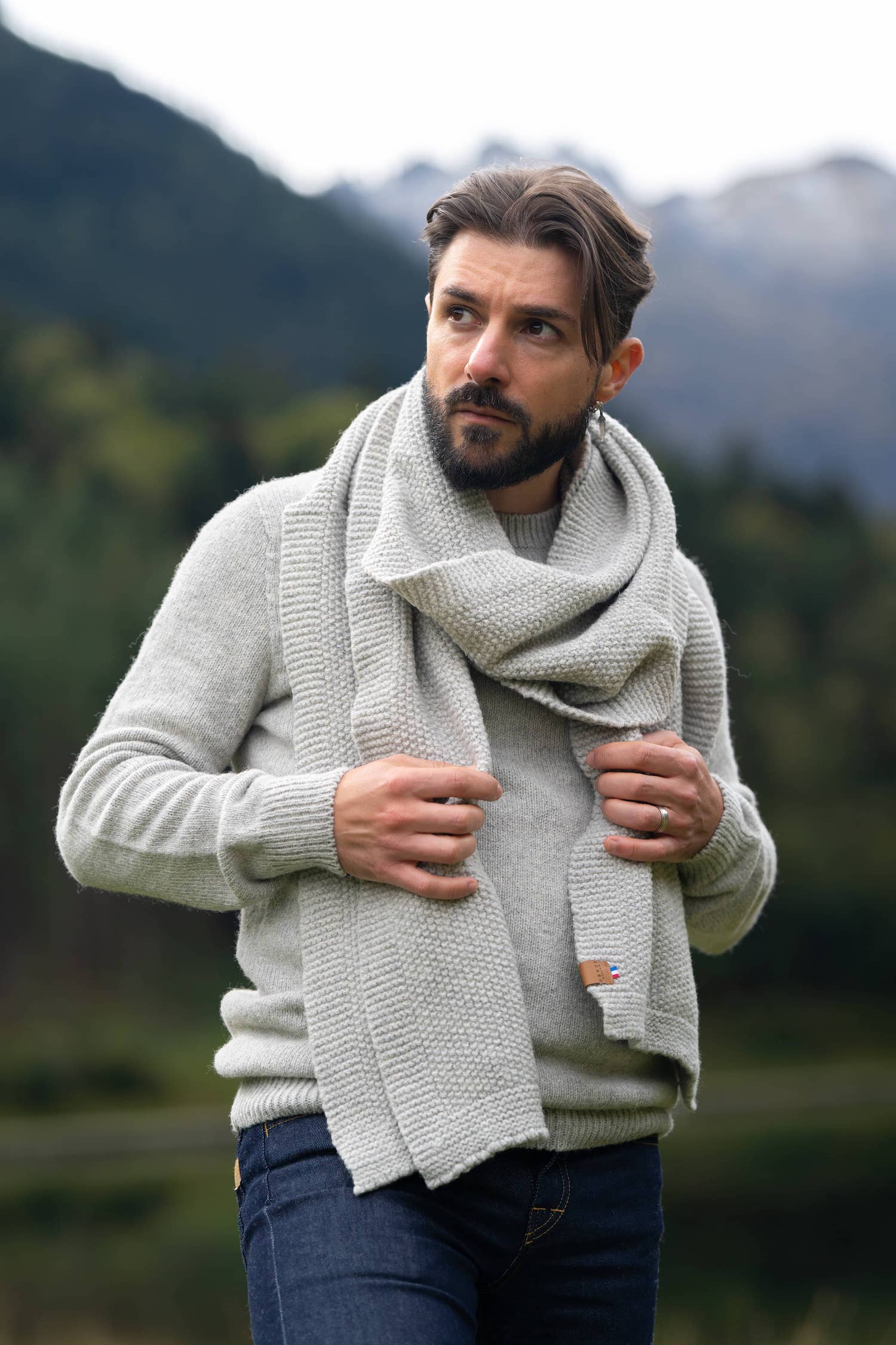 écharpe homme éthique et responsable, gris clair en laine des Pyrénées et coton recyclé ♻️, made in France 🇫🇷, maison izard