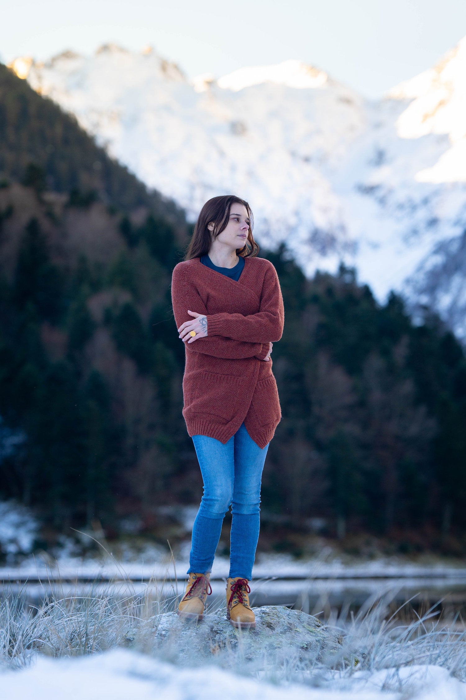 gilet femme éthique et responsable, cognac, en laine des Pyrénées et coton recyclé, made in France, maison izard