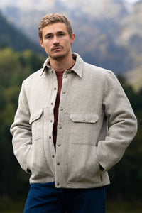 Manteau veste homme éthique et responsable, gris clair, en 100% laine des Pyrénées et doubure coton, déperlant, made in France, maison izard.