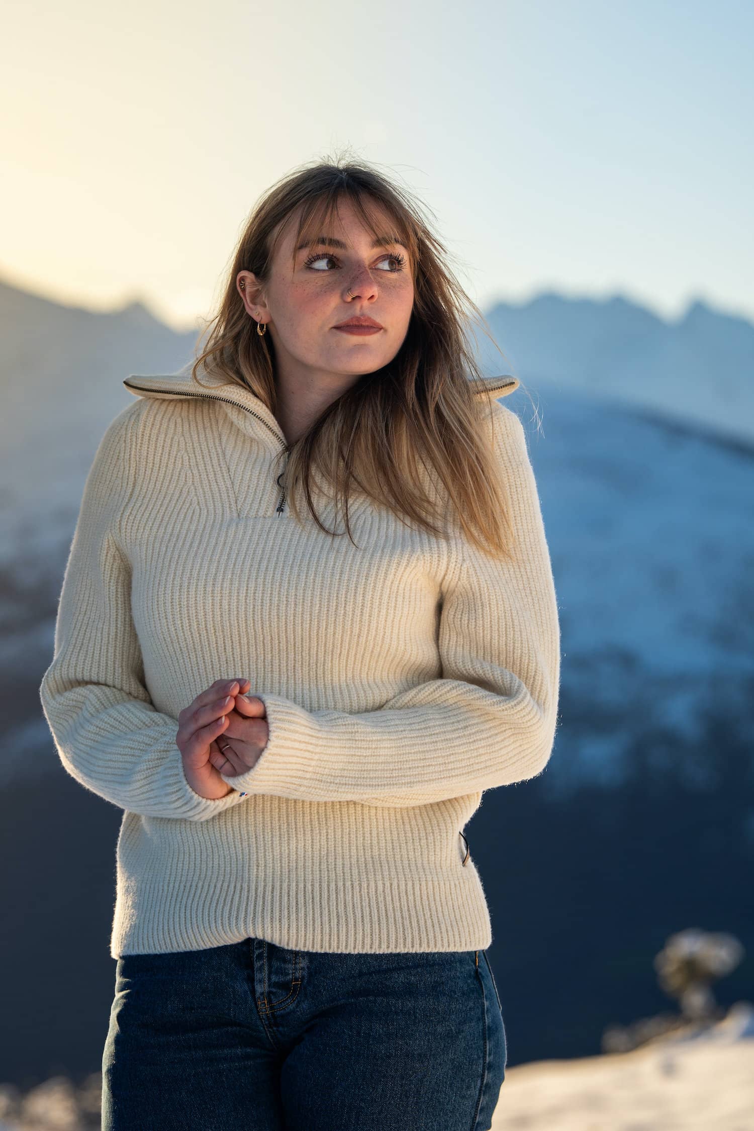 pull en laine col camionneur femme, blanc écru, col zippé, coupe ample, 100% laine française, made in france, maison izard