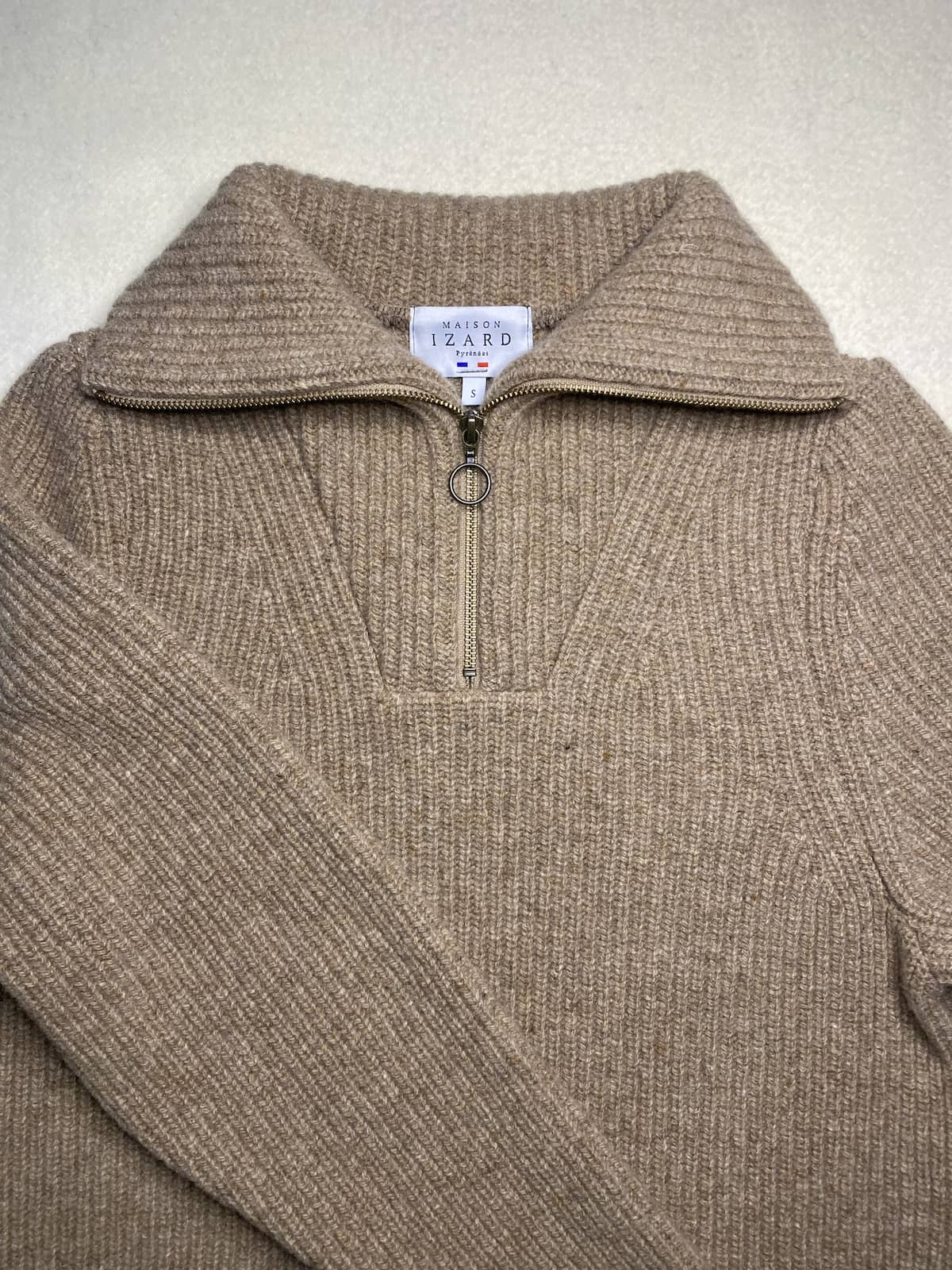 pull col camionneur mixte, 100% laine française, beige, col zippé, coupe ample, made in france, maison izard