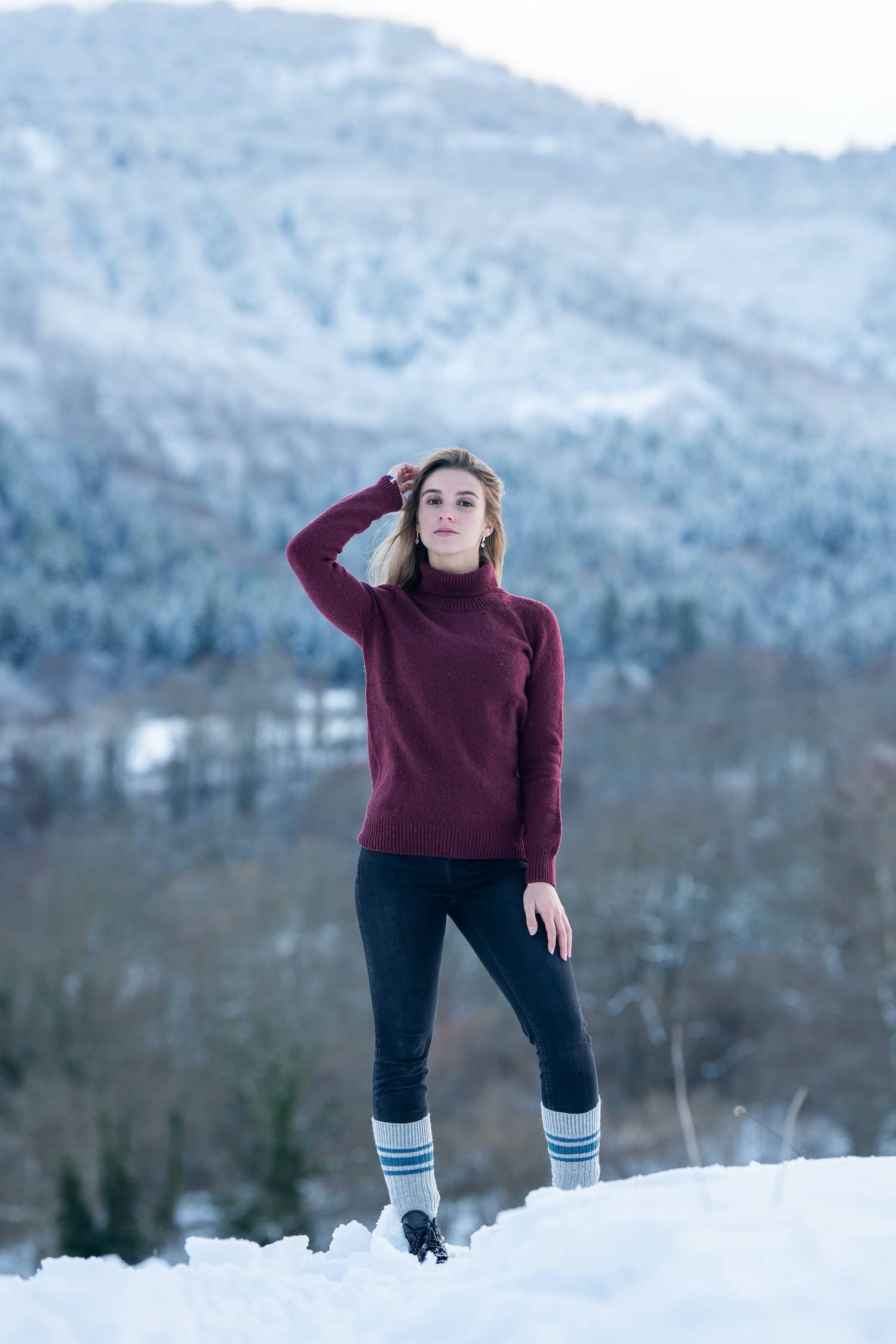 pull éthique femme, col roulé, coupe droite, rouge bordeaux, en laine des Pyrénées et coton recyclé, made in France, maison izard