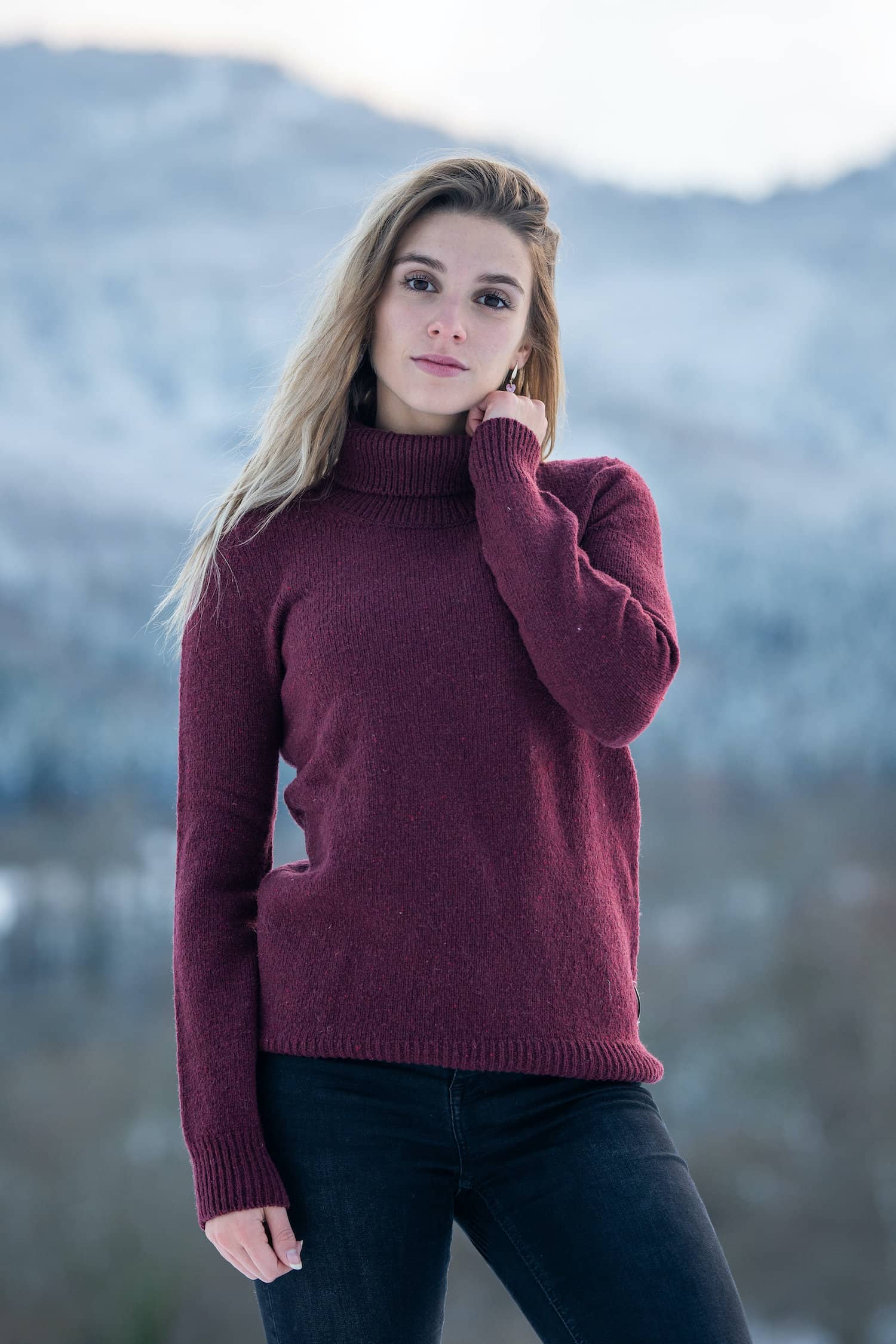 pull éthique femme, col roulé, coupe droite, rouge bordeaux, en laine des Pyrénées et coton recyclé, made in France, maison izard