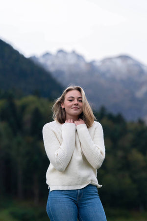 women sweater sustainable and responsible, raglan, ecru white, pyrenean wool and recycled cotton, made in France, Pyrénées, maison izard