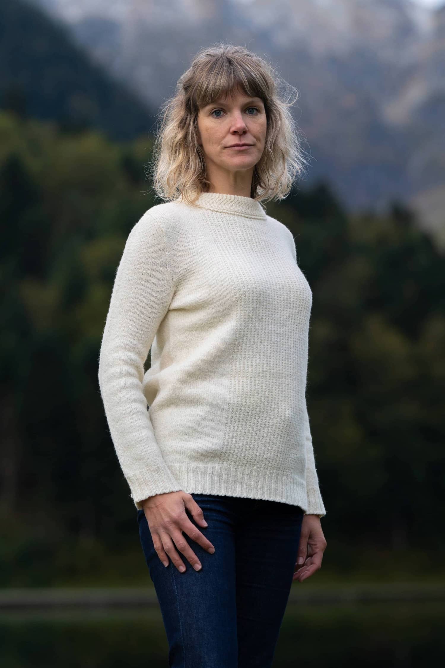 pull femme éthique et responsable blanc écru, en laine des Pyrénées et coton recyclé, made in France, maison izard