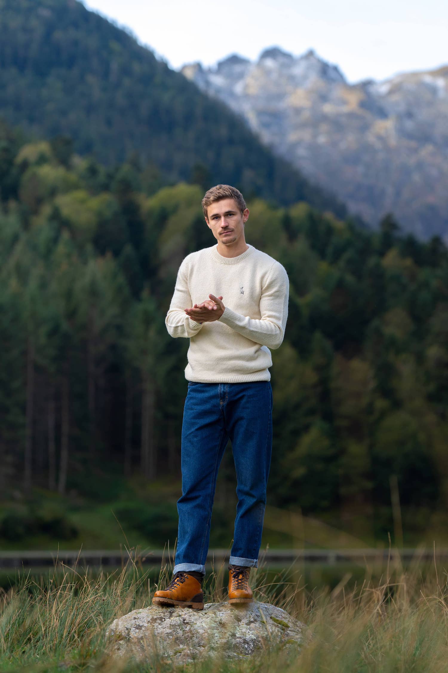 pull éthique homme col rond blanc écru en laine des Pyrénées et coton recyclé ♻️, made in France 🇫🇷, maison izard