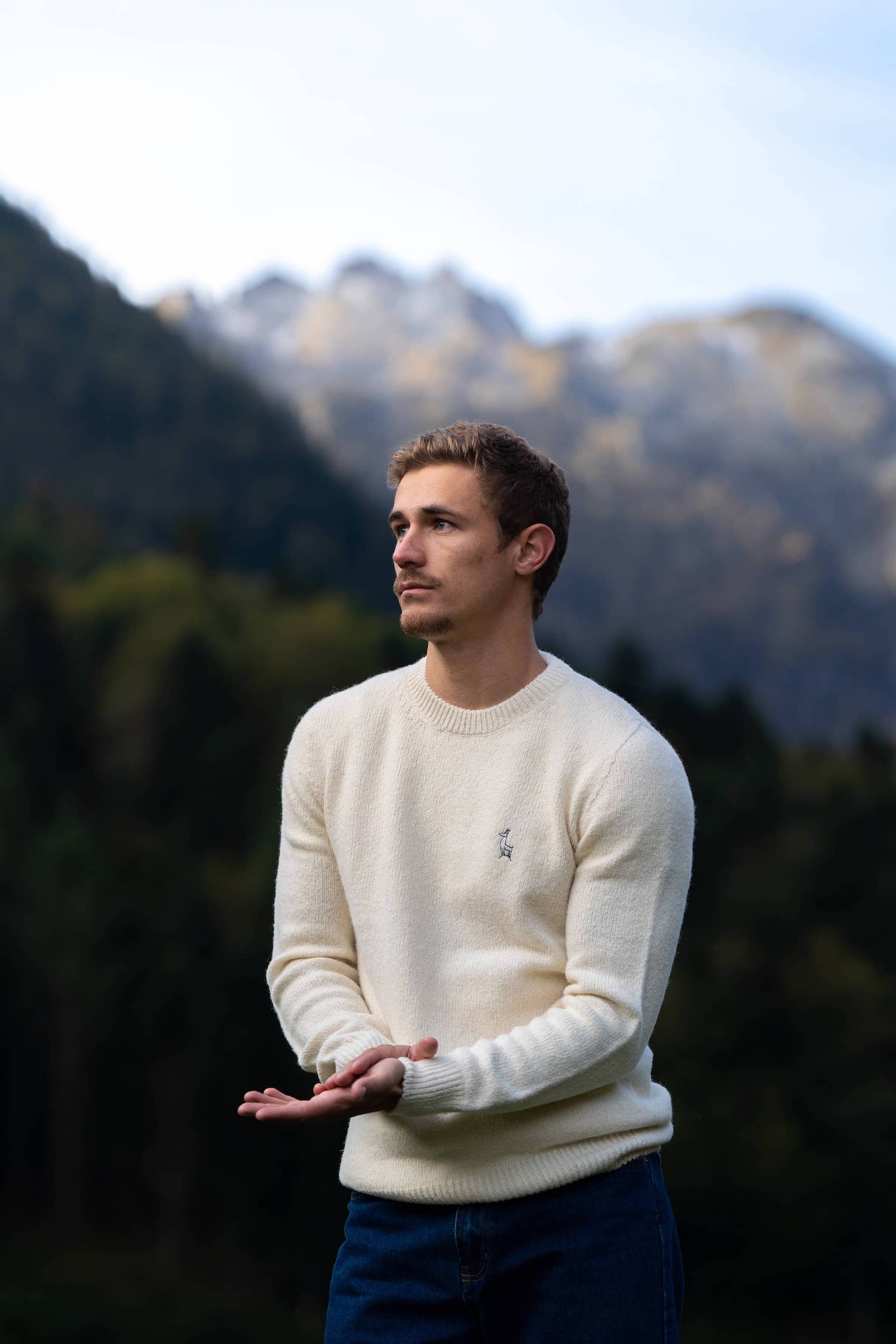 pull éthique homme col rond blanc écru en laine des Pyrénées et coton recyclé ♻️, made in France 🇫🇷, maison izard