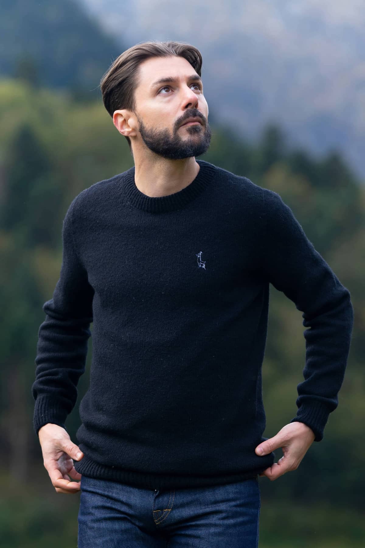 pull éthique homme col rond, noir, en laine des Pyrénées et coton recyclé, made in France, maison izard