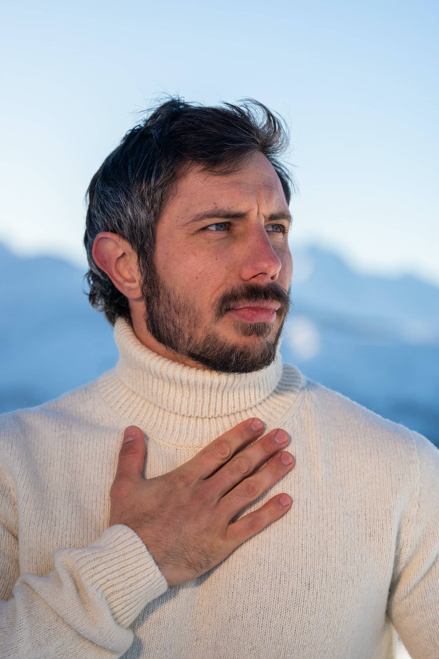 pull éthique homme col roulé blanc écru en laine des Pyrénées et coton recyclé, made in France, maison izard