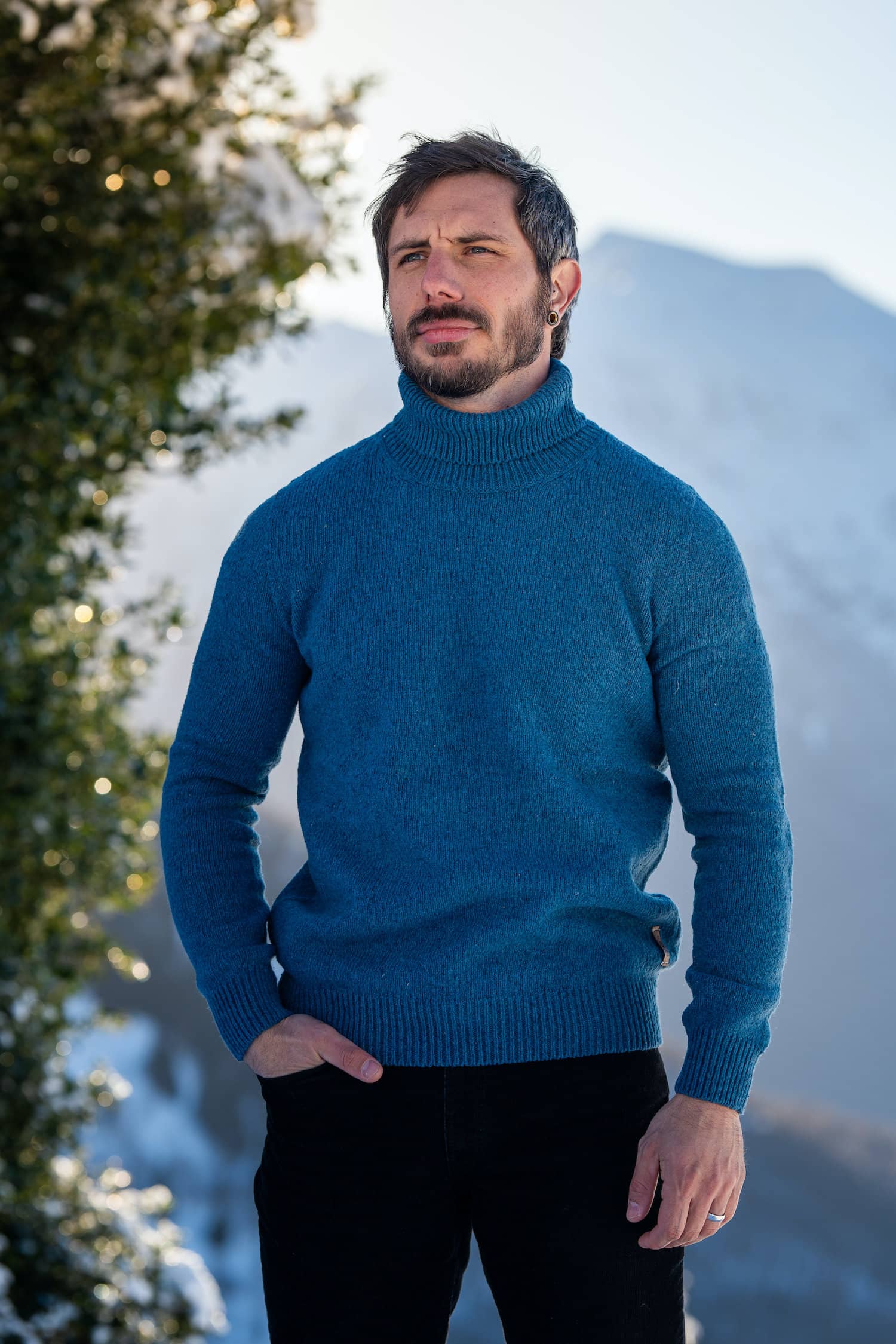 pull éthique homme, col roulé, coupe droite, bleu océan, en laine des Pyrénées et coton recyclé, made in France, maison izard