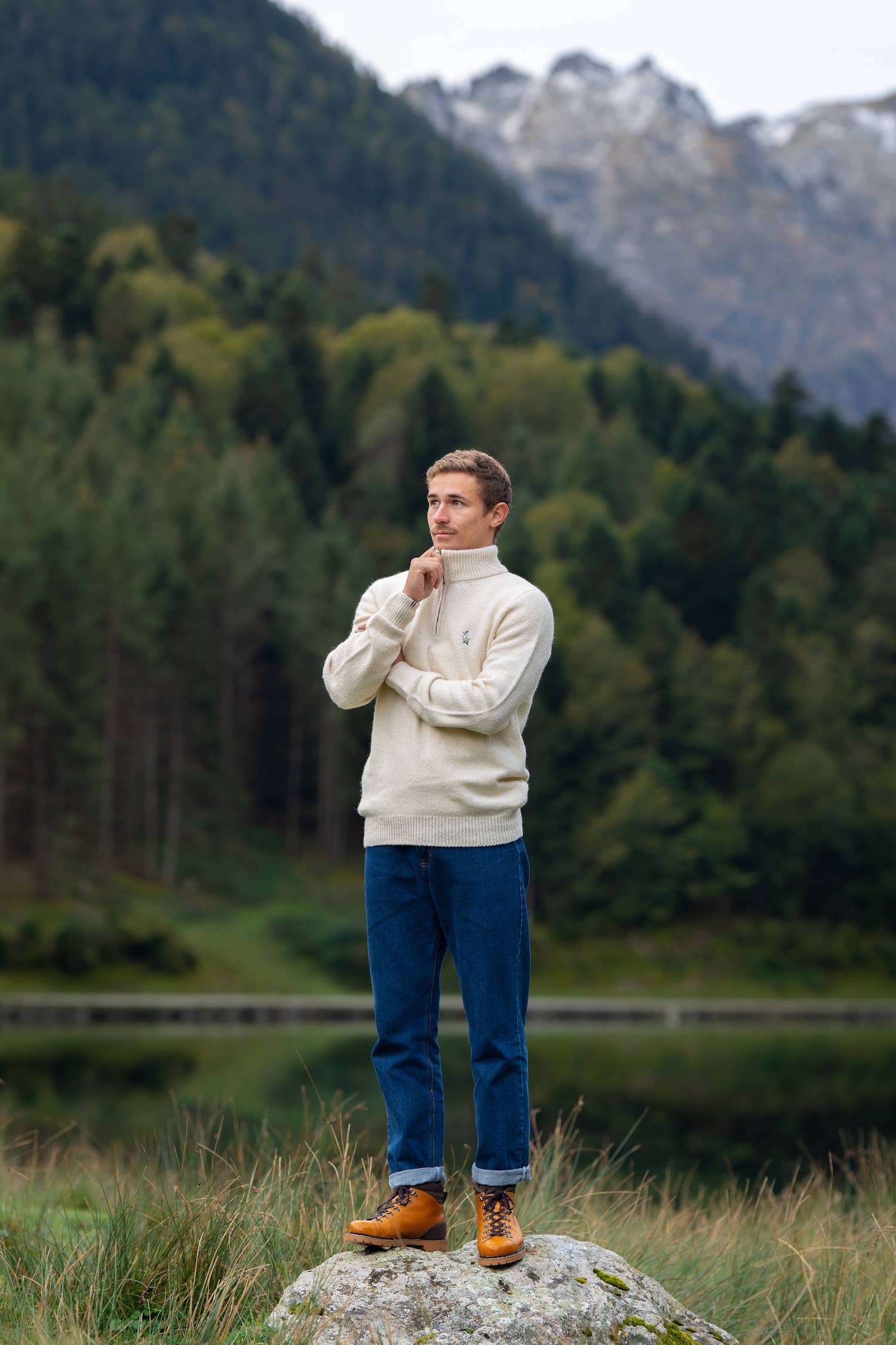 pull éthique homme col camionneur montant blanc écru en laine des Pyrénées et coton recyclé ♻️, made in France 🇫🇷, maison izard