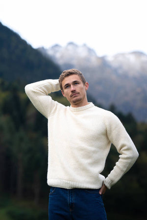 men wool sweater sustainable and responsible, raglan, ecru white, pyrenean wool and recycled cotton, made in France, Pyrénées, maison izard