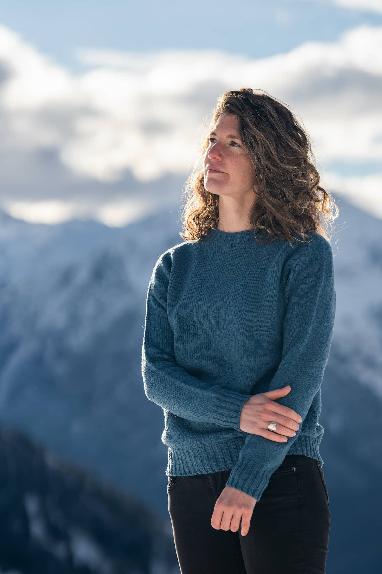 pull éthique femme col rond, coupe oversize, manches marteaux, bleu océan, en laine des Pyrénées et coton recyclé, made in France, maison izard