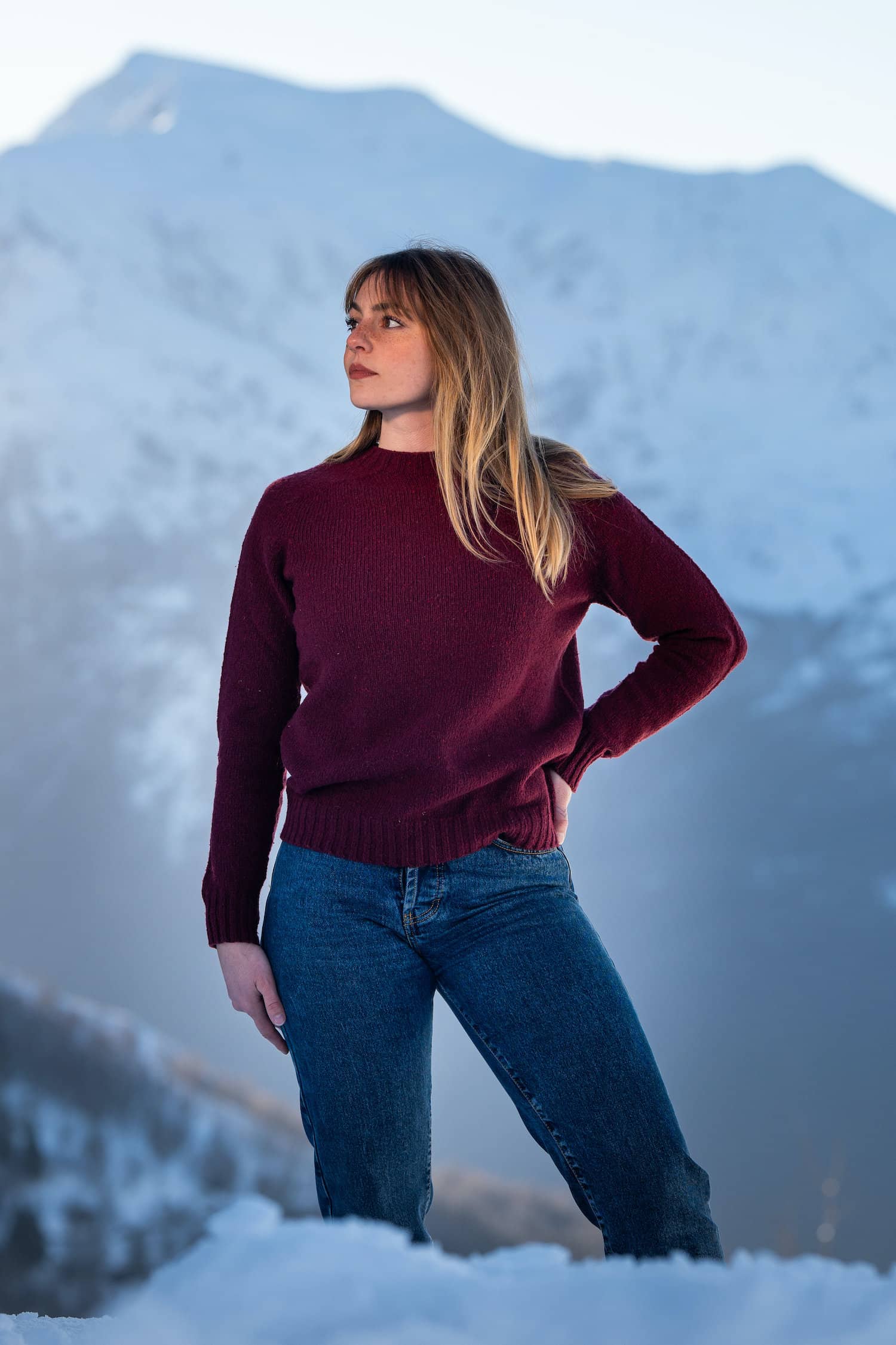 pull éthique femme col rond, coupe oversize, manches marteaux, rouge bordeaux, en laine des Pyrénées et coton recyclé, made in France, maison izard