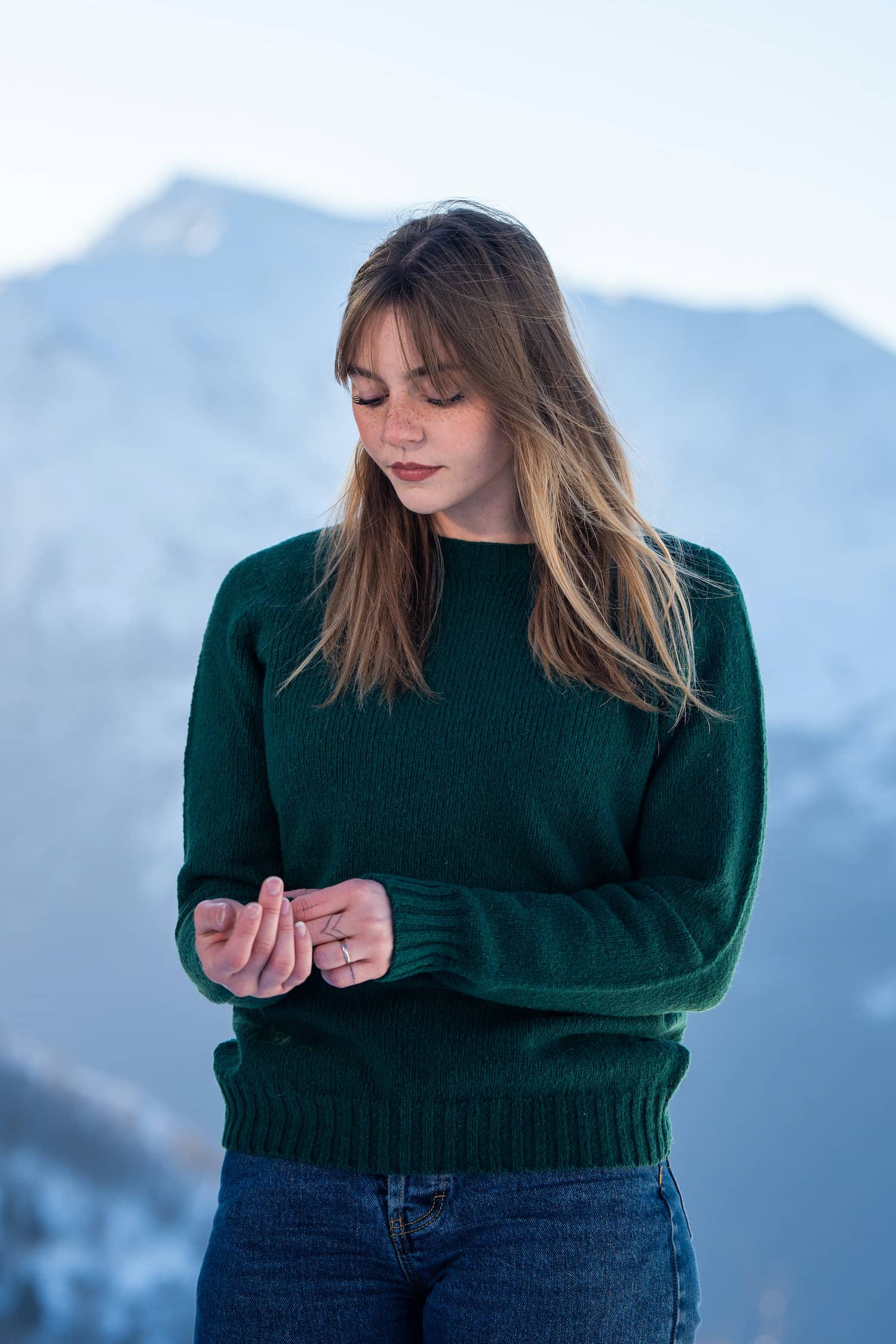 pull éthique femme col rond, coupe oversize, manches marteaux, vert sapin, en laine des Pyrénées et coton recyclé, made in France, maison izard