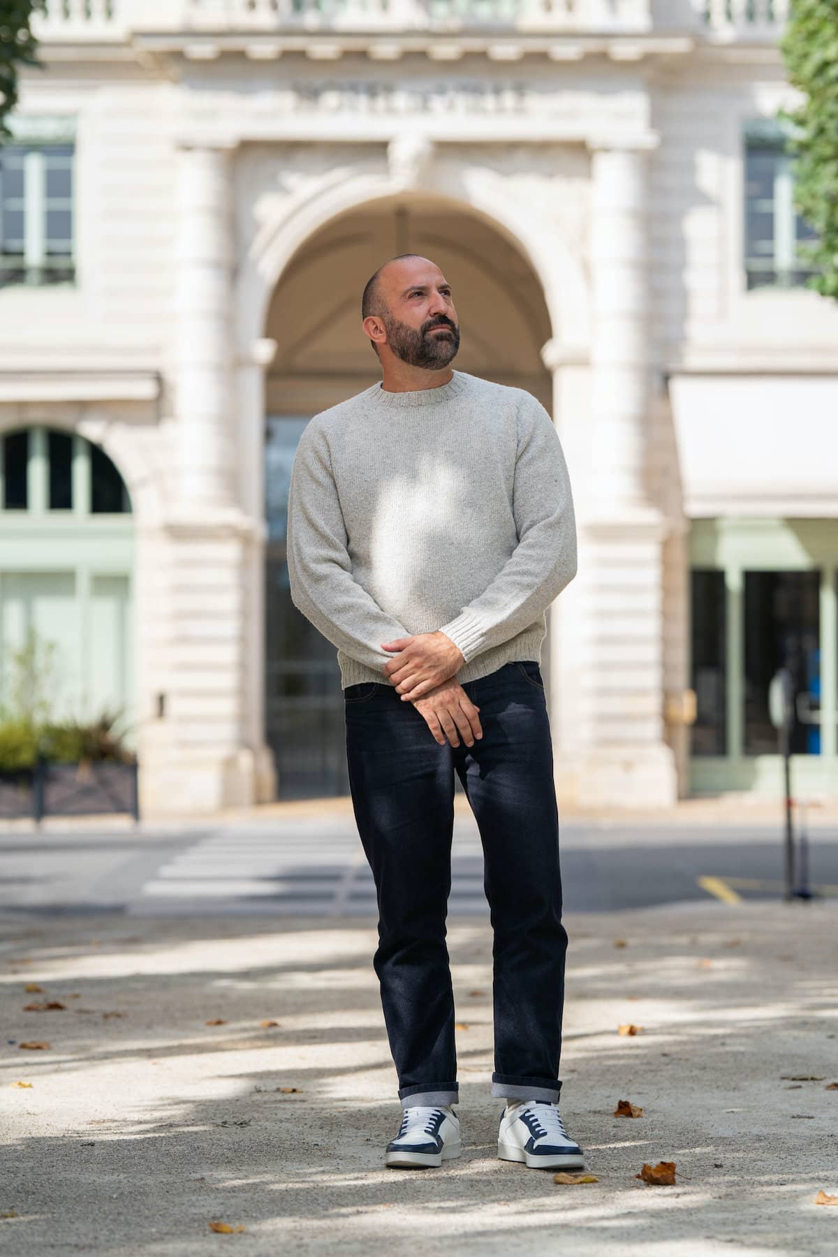 pull éthique homme col rond, coupe oversize, manches marteaux, gris clair, en laine des Pyrénées et coton recyclé, made in France, maison izard